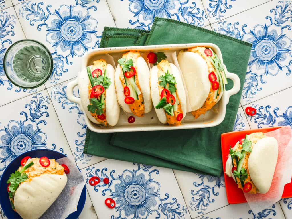 Kalaneuvos - Bao bunit lämminsavulohella