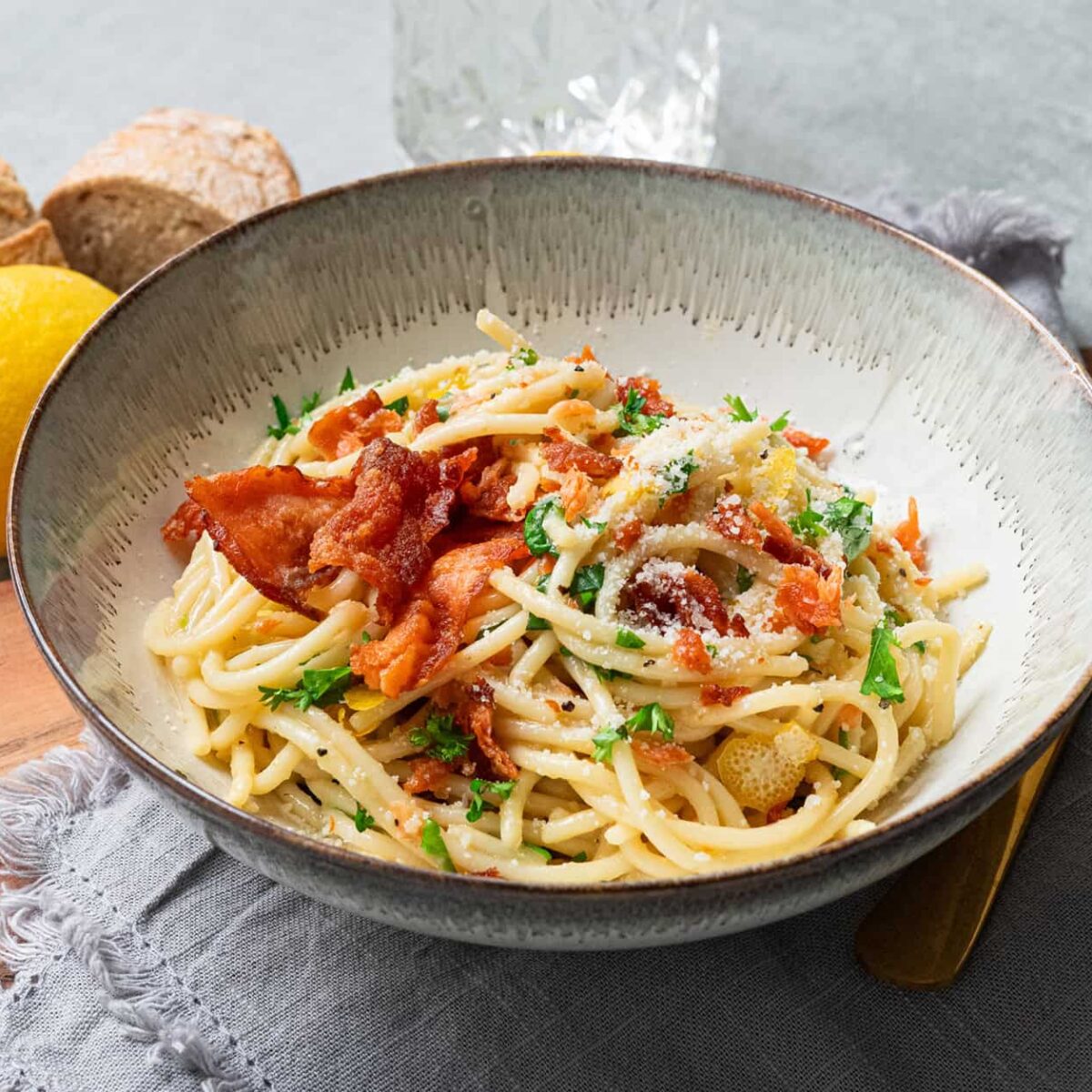 Pasta carbonara kirjolohipekonilla – Kalaneuvos
